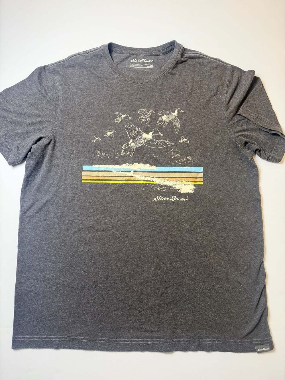 Eddie Bauer Mens Large Grey T-Shirt Graphic Duck Hunting Wildlife Scene Tee